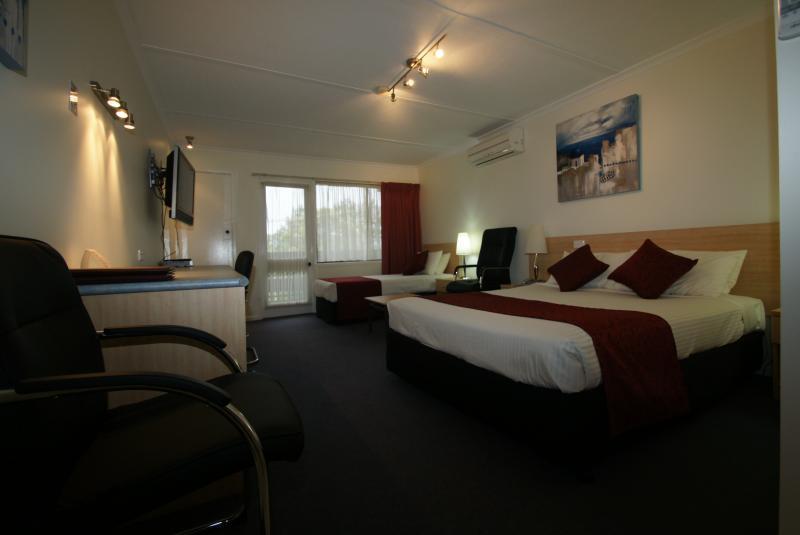 Edinburgh Motor Inn Варрагул Екстер'єр фото