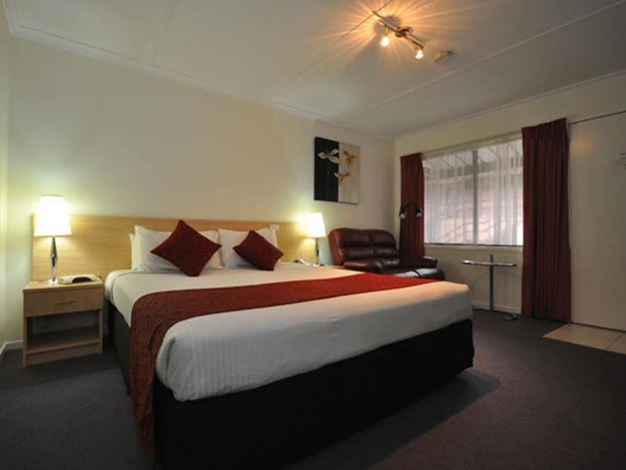 Edinburgh Motor Inn Варрагул Екстер'єр фото